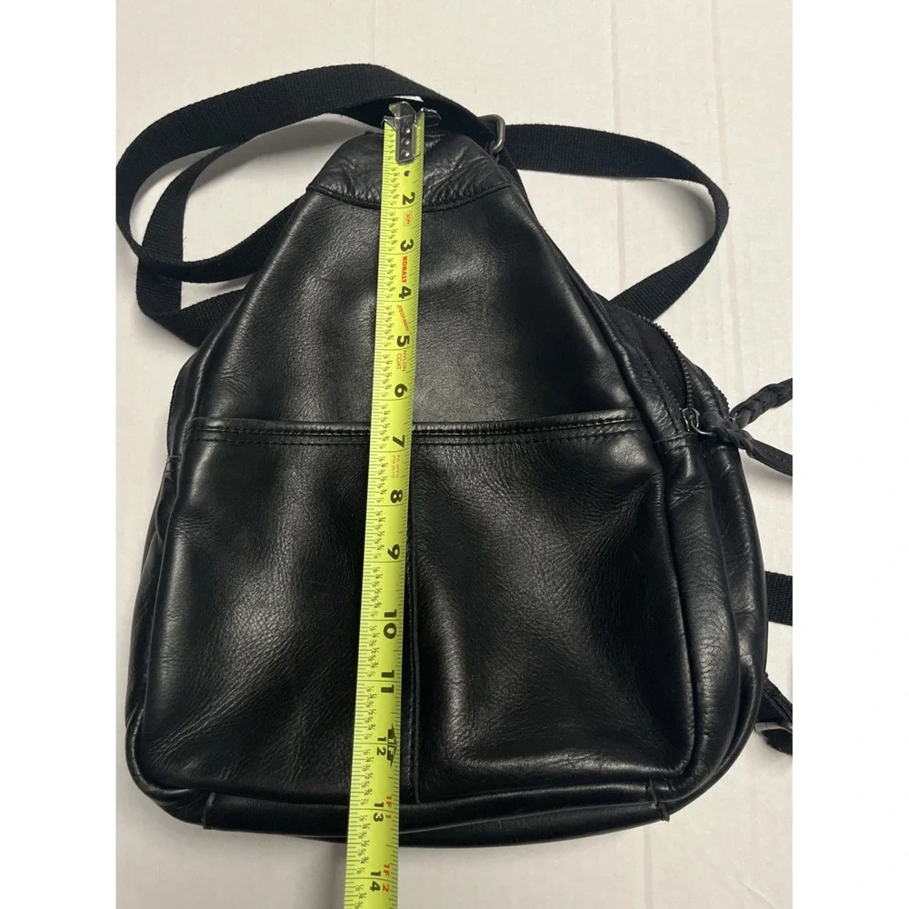 Preowned 100% One Leather Small To Medium Sizd Backpack